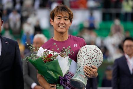 男子テニス、西岡がツアー２勝目 韓国オープン