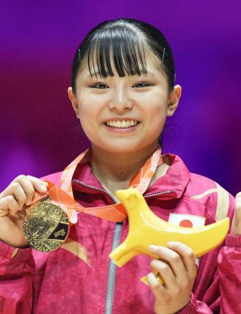 １８歳渡部が最年少「金」 世界体操平均台、宮田も銅