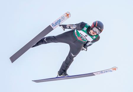 中村が３位、初のＷ杯表彰台 ジャンプ、小林陵は２３位