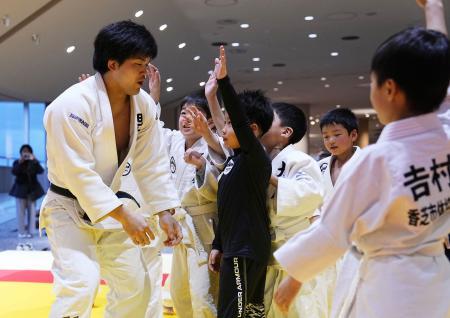 柔道、大野将平が小中学生を指導 五輪Ｖ２、進退は言及せず