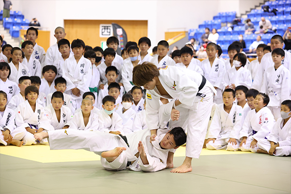 阿部一二三選手・詩選手が子供たちと柔道で交流「ABE CUP 2023 -JUDO School＆Friendly Match-」を開催
