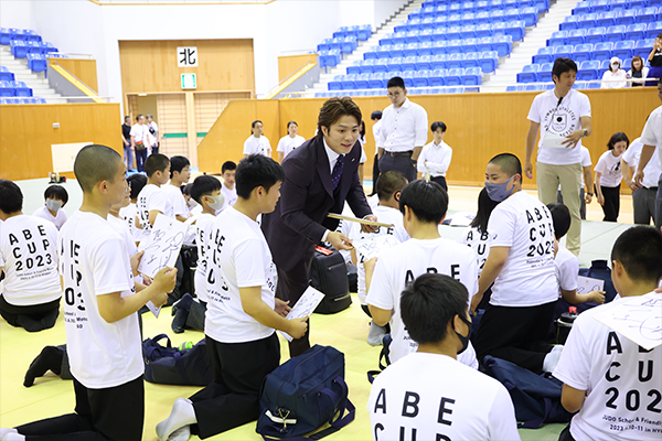阿部一二三選手・詩選手が子供たちと柔道で交流「ABE CUP 2023 -JUDO School＆Friendly Match-」を開催