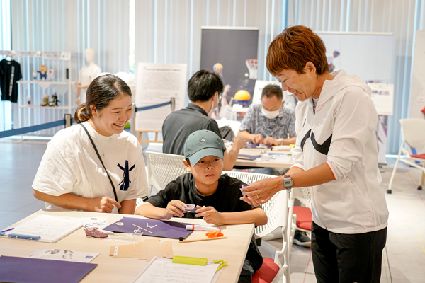 日本オリンピックミュージアム＋（プラス）夏休み子ども企画シリーズ第5弾「ミニチュアシューズワークショップ」with アシックスを開催