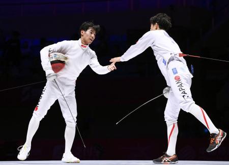 本多が競泳初の「金」 エペ加納、決勝で古俣下す
