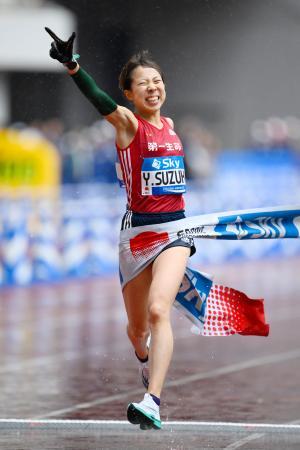 五輪マラソン代表に小山、赤崎 女子は鈴木、一山がパリへ