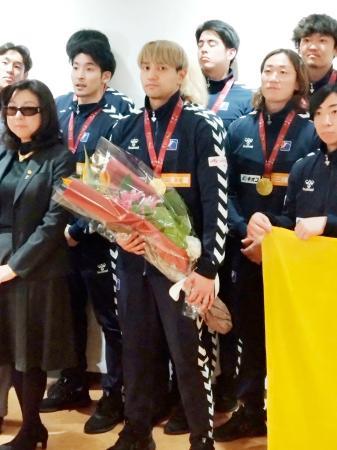 「歴史に新たなページ刻めた」 ハンドボール男子日本代表が帰国｜JOC 日本オリンピック委員会