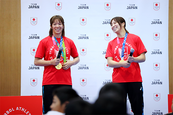 金城梨紗子選手・川井友香子選手が子供たちとレスリングで交流「RISAKO & YUKAKO WRESTLING CAMP」を開催