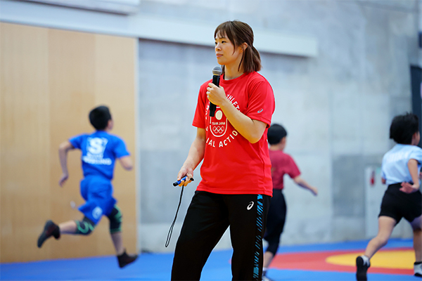 金城梨紗子選手・川井友香子選手が子供たちとレスリングで交流「RISAKO & YUKAKO WRESTLING CAMP」を開催