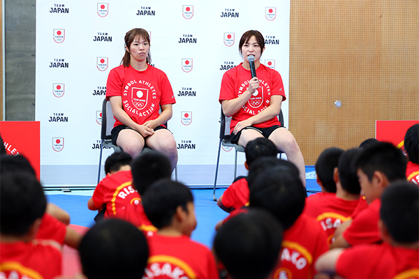 金城梨紗子選手・川井友香子選手が子供たちとレスリングで交流「RISAKO & YUKAKO WRESTLING CAMP」を開催