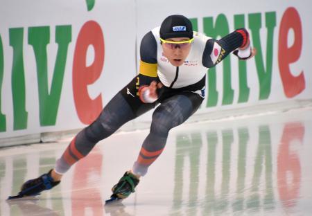 男子５００メートルで森重４連勝 高木は女子１５００メートルでＶ
