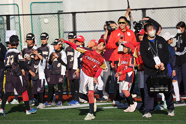 上野由岐子選手が子供たちとソフトボールで交流「UENO YUKIKO SOFTBALL FESTA 2023」を開催