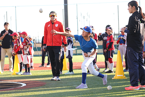 上野由岐子選手が子供たちとソフトボールで交流「UENO YUKIKO SOFTBALL FESTA 2023」を開催