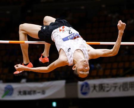 男子走り高跳び、衛藤昂が優勝 陸上の日本室内選手権