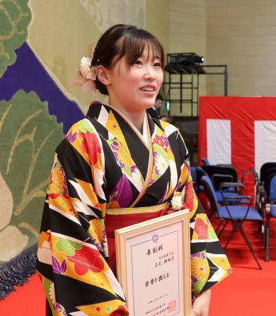 三上紗也可「金メダルへ頑張る」 五輪代表、日体大の卒業式出席