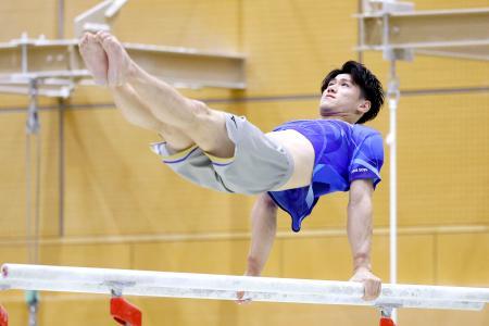 調整する橋本大輝＝味の素ナショナルトレーニングセンター（共同）