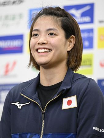 取材に応じる柔道女子５２キロ級の阿部詩＝３日、味の素ナショナルトレーニングセンター（共同）