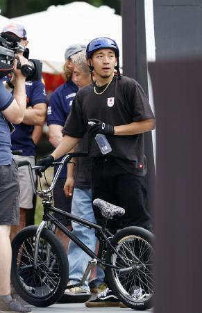 男子ＢＭＸフリースタイル・パーク決勝　演技を終えた中村輪夢＝ブダペスト（共同）