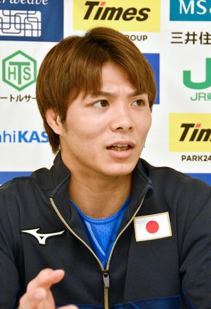 報道陣の取材に応じる柔道のパリ五輪男子日本代表の阿部一二三＝２９日、東京都内（共同）