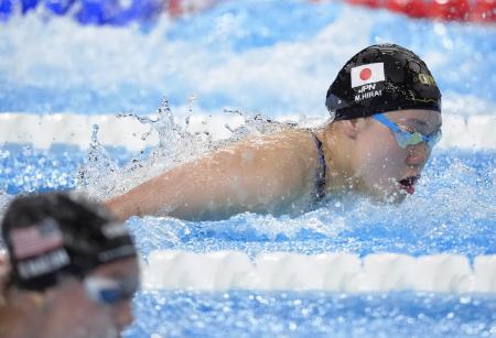 女子１００メートルバタフライ準決勝　力泳する平井瑞希＝パリ郊外（共同）
