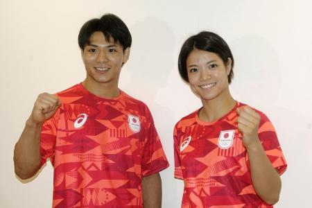 パリ五輪柔道日本代表の阿部一二三（左）と阿部詩＝２３日（共同）