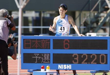 成年男子３００メートル予選で３２秒２０の日本新をマークした佐賀・今泉堅貴＝ＳＡＧＡサンライズパーク陸上競技場（共同）