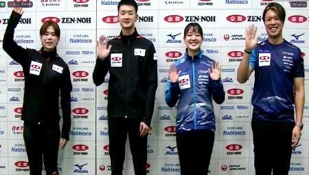 カーリングの日本混合ダブルス選手権の開幕を控え、オンラインで記者会見するＳＣ軽井沢クの山口剛史（右端）ら＝２日午後