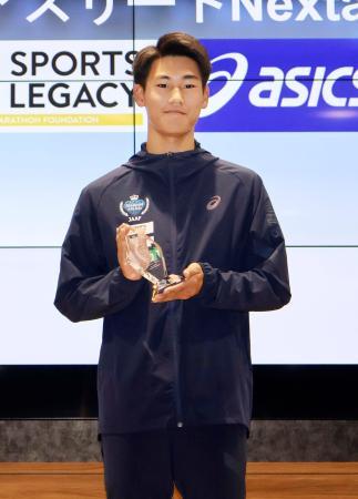 日本陸連のダイヤモンドアスリートの認定式に出席した男子走り高跳びの中谷魁聖＝５日、東京都内