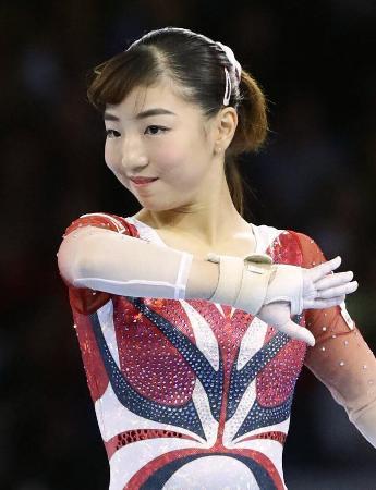 ２０１９年の体操世界選手権で、床運動の演技をする寺本明日香さん＝シュツットガルト（共同）