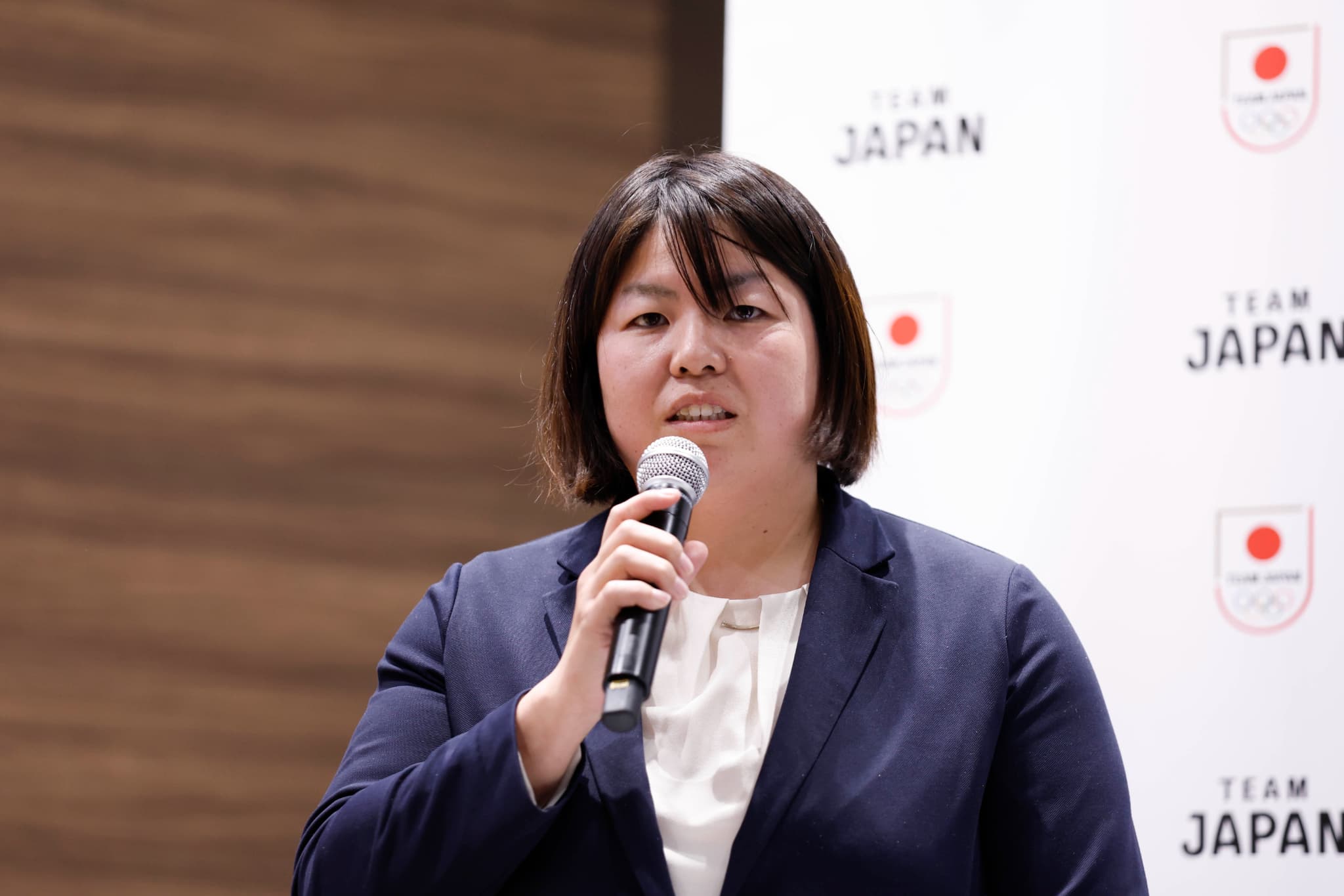 活動事例報告を行う公益財団法人全日本柔道連盟の山部佳苗アスリート委員会委員（写真：フォート・キシモト）