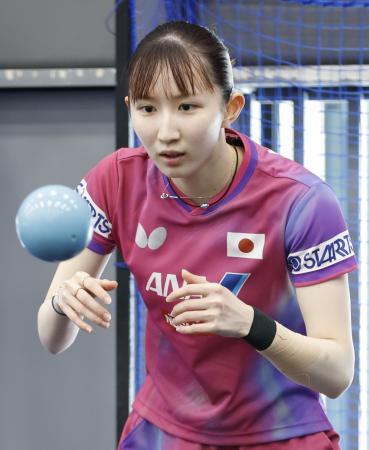 卓球の世界選手権に向け調整する早田ひな＝東京都北区の味の素ナショナルトレーニングセンター