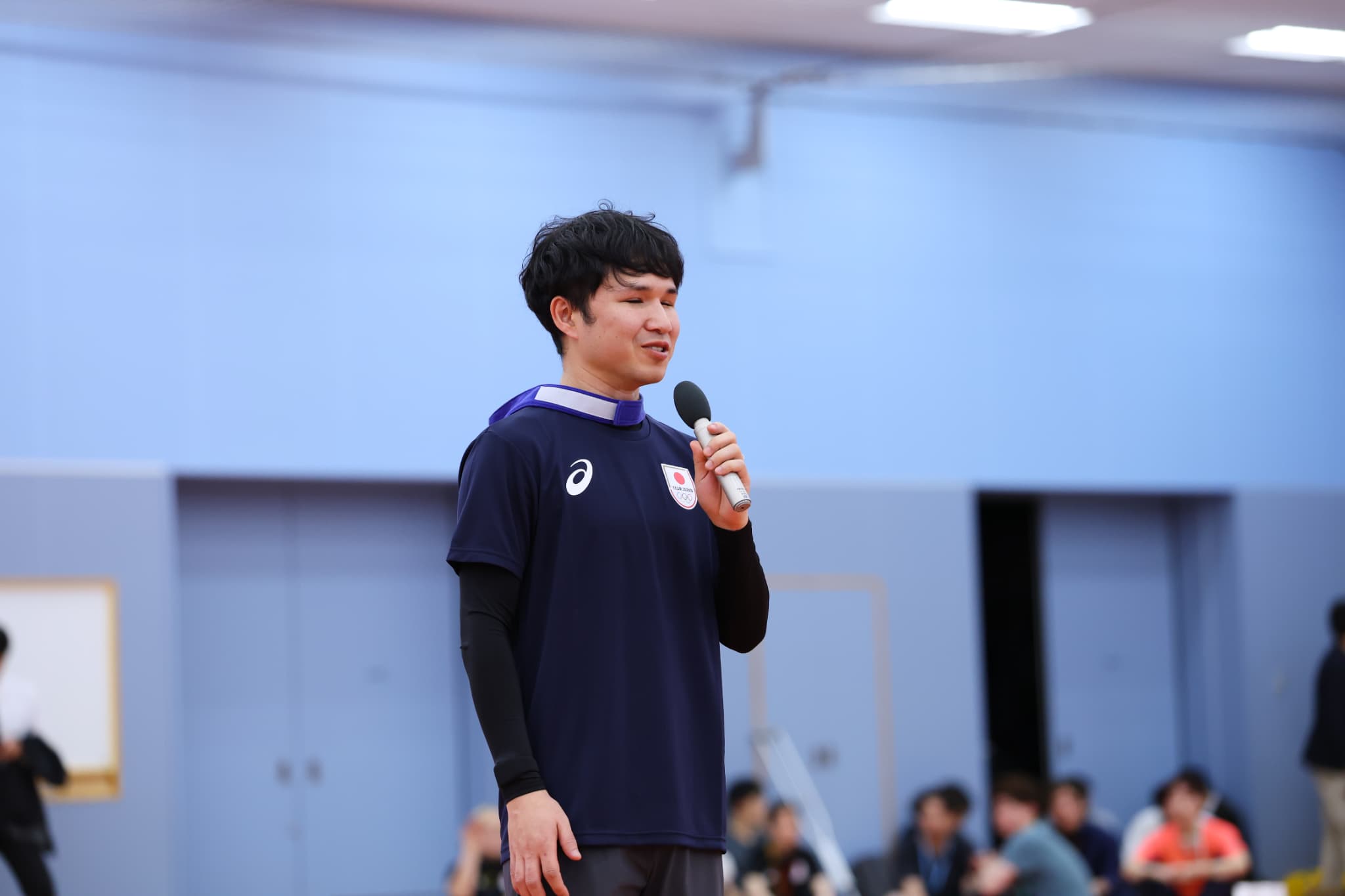 ブラインドサッカーの進行役を務めた鳥居健人選手（写真：アフロスポーツ）