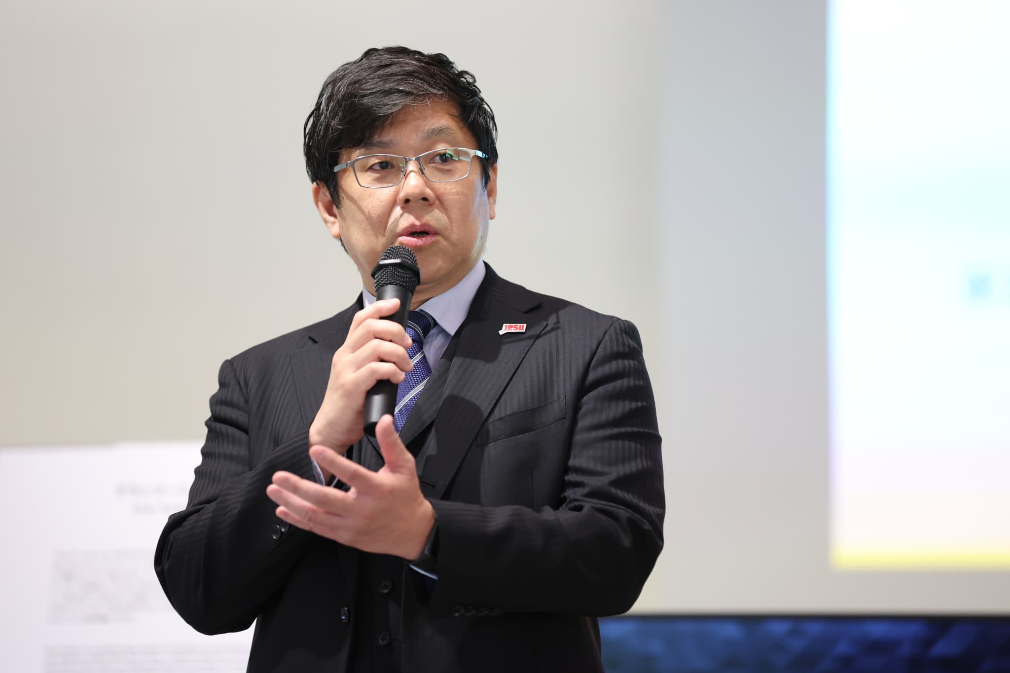 挨拶をする越智政人日本eスポーツ連合副会長（写真：フォート・キシモト）