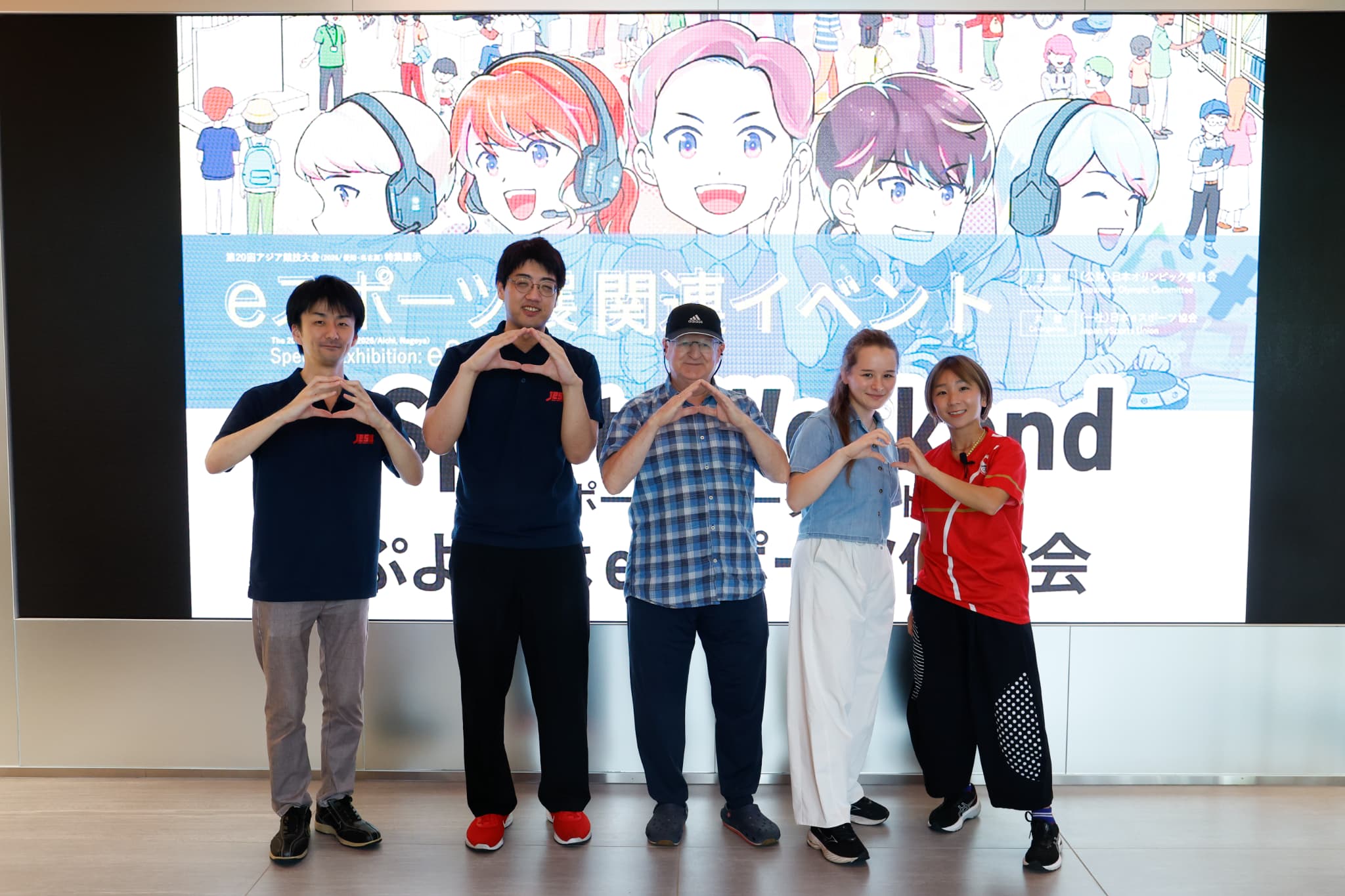 参加者と記念撮影（写真：フォート・キシモト）