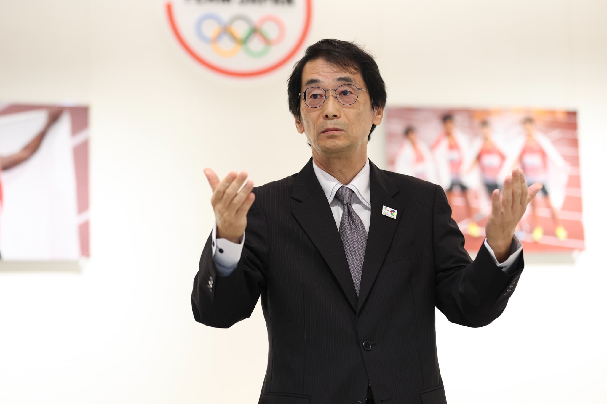 挨拶をする一般財団法人全日本ろうあ連盟の河原雅浩副理事長（写真：フォート・キシモト）