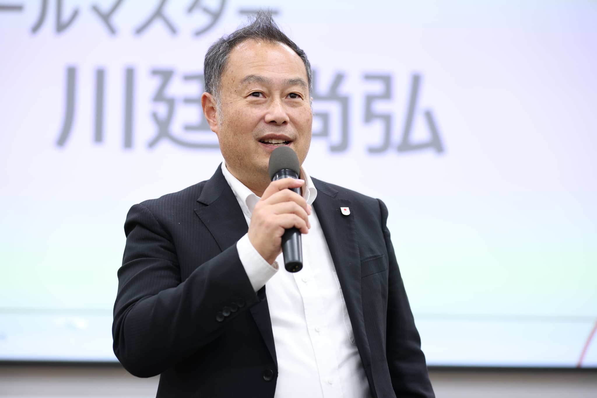 挨拶をするJISLAスクールマスターの川廷尚弘氏（写真：フォート・キシモト）