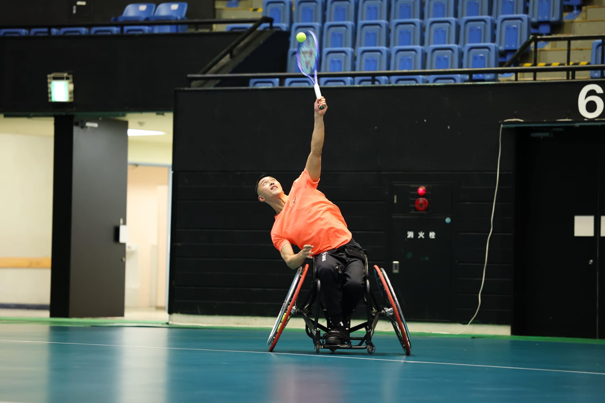 デモンストレーションを行う小田選手（写真：アフロスポーツ）