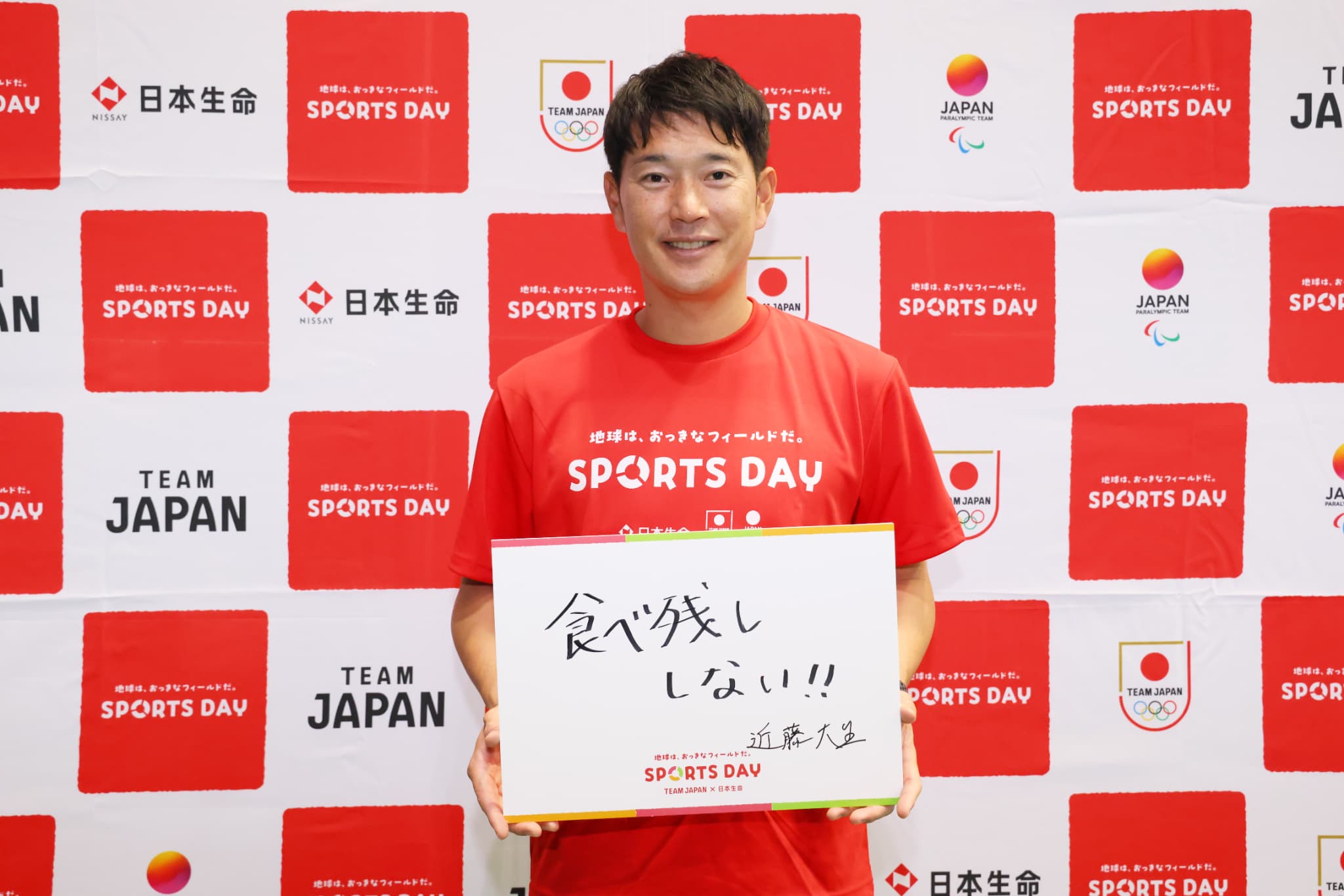 「明日からやること宣言」をする近藤プロ（写真：アフロスポーツ）