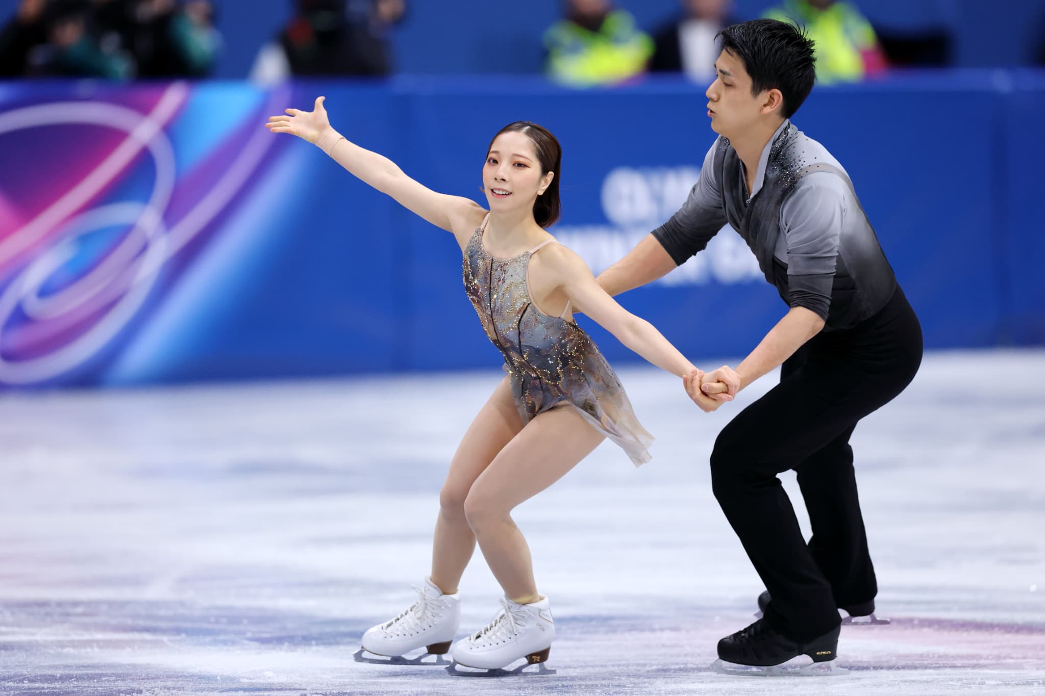 演技を披露する三浦選手と木原選手（写真：西村尚己／アフロスポーツ）