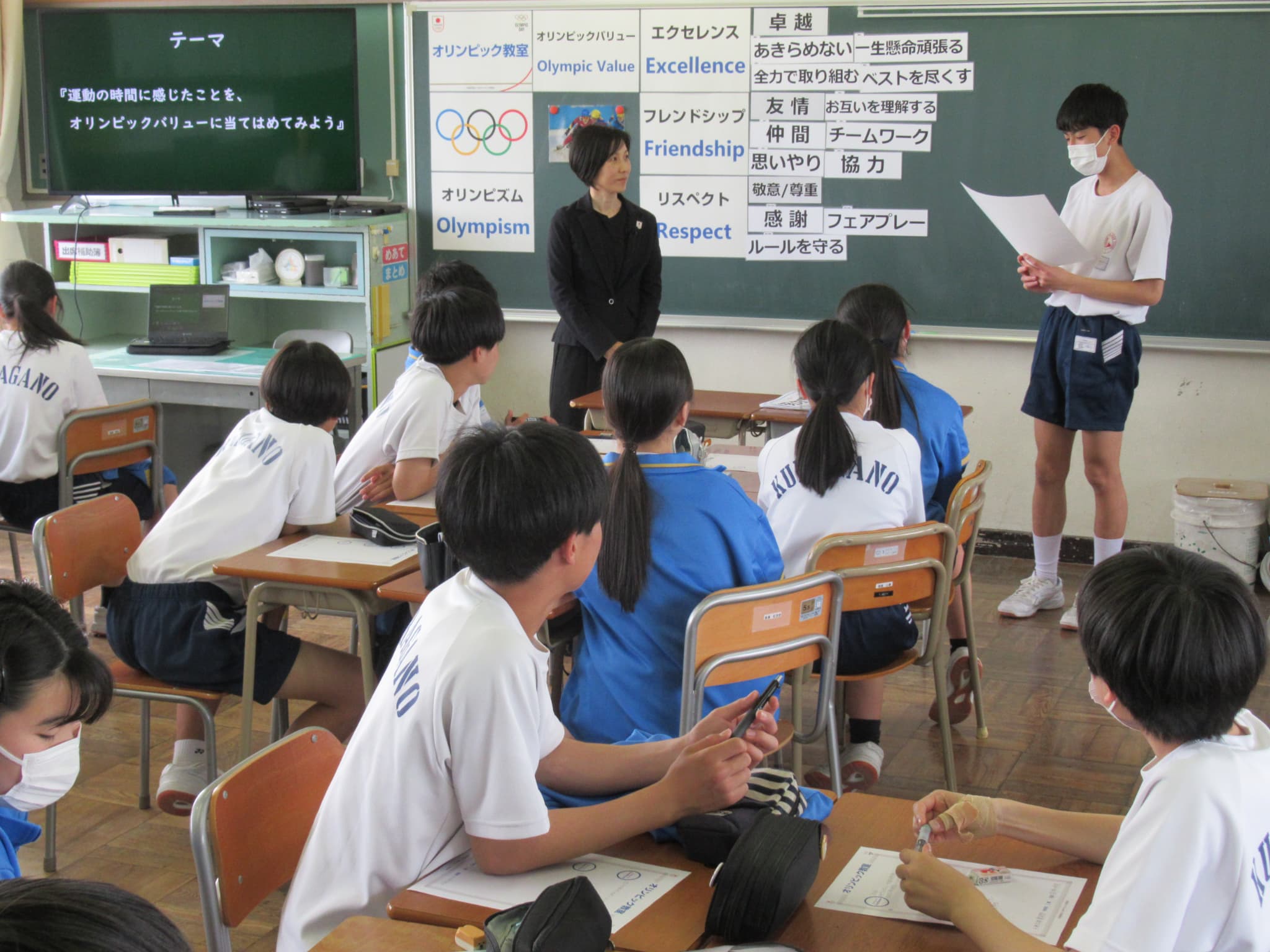 勅使川原郁恵先生＝グループワークの発表