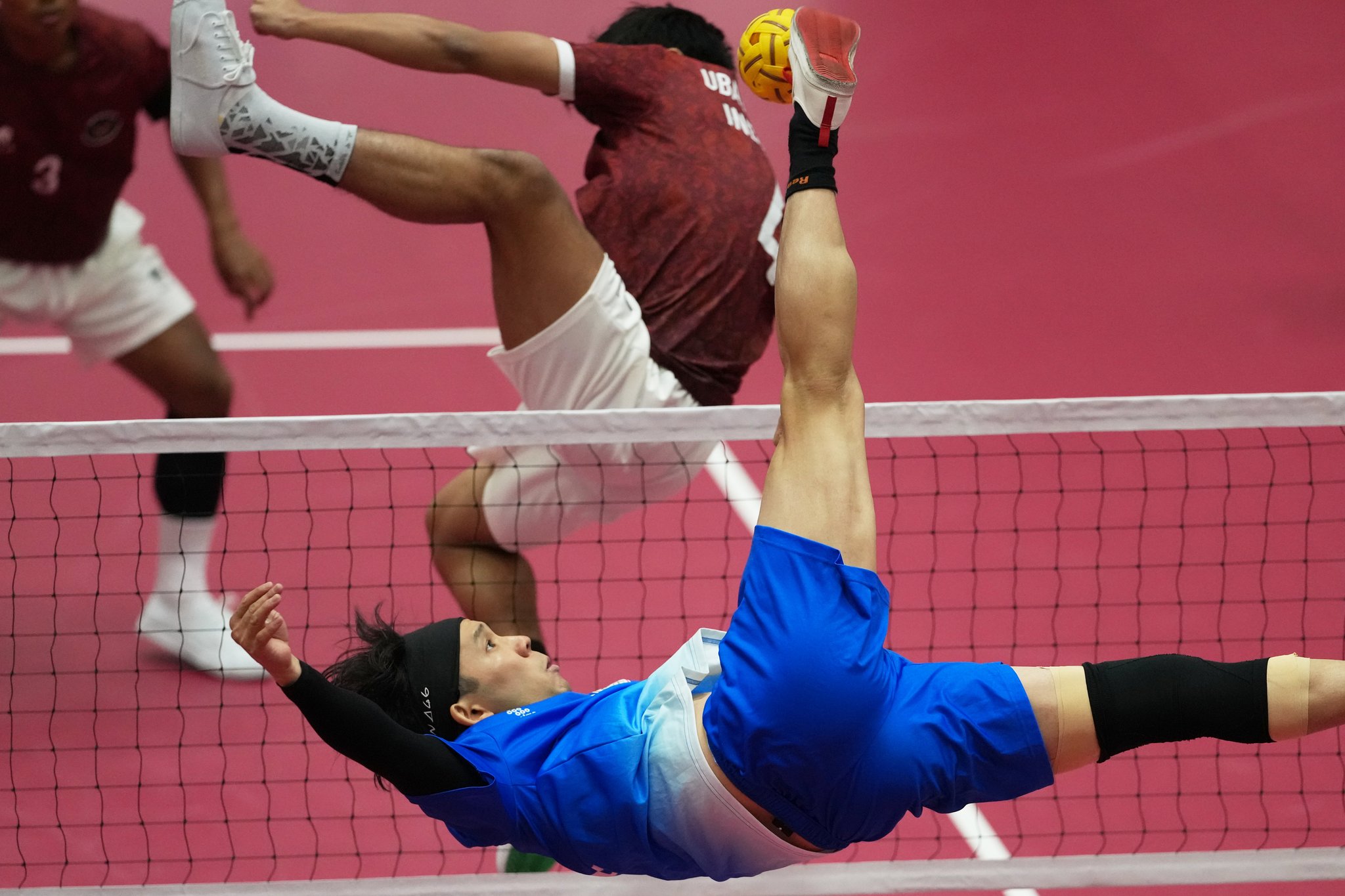 男子クアドラント決勝で決勝点を決める市川遥太（写真：AP／アフロ）