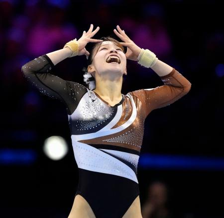 女子団体総合決勝　杉原愛子の床運動＝ロッテルダム（共同）