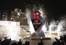 ロンドンオリンピックまであと500日、市内には巨大カウントダウン時計が登場