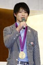 内村選手「苦しい五輪だった」 体操男子が帰国 