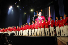 メダリスト総勢33人も参加 「オリンピックコンサート2012」を開催