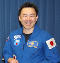 宇宙飛行から無事帰還!!　ロンドン日本代表選手団のポケットチーフ返還