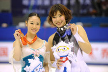 【スケート・フィギュア】女子シングルで中野友加里選手が金メダル、武田奈也選手が銀メダルを獲得！