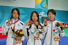 【フェンシング】女子フルーレ団体、銅メダルを獲得！