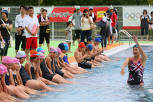 オリンピアンによる水泳教室を実施！「オリンピックデー・フェスタ in 大越」レポート