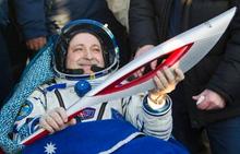聖火トーチが宇宙飛行士と帰還 ソチ五輪の開会式へ