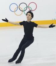 フィギュア羽生、初練習で笑顔 「気持ち良く滑れた」